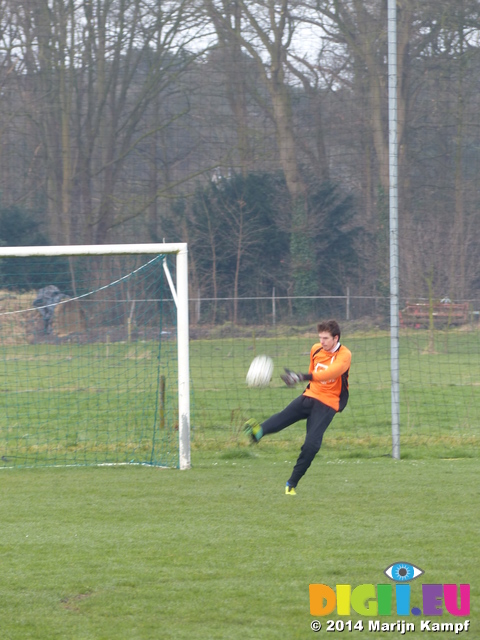 FZ001537 Sander voetballen